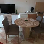 Ella * Ližnjan