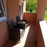 Ella *