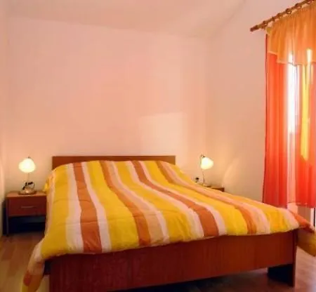 Ella Apartment *